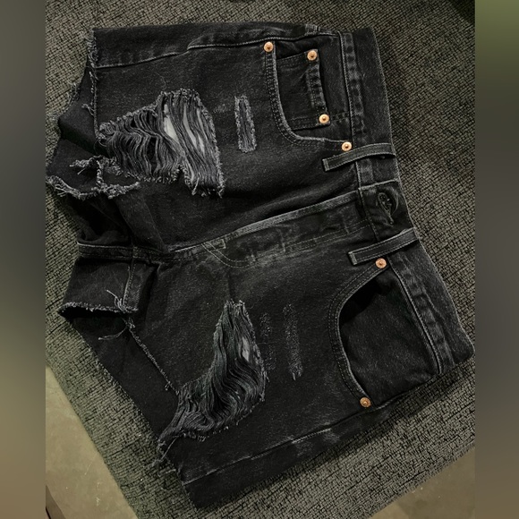 NWOT black levi shorts - Picture 5 of 7